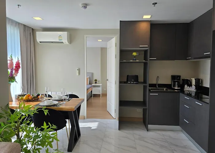Bless Ekkamai Apartment *